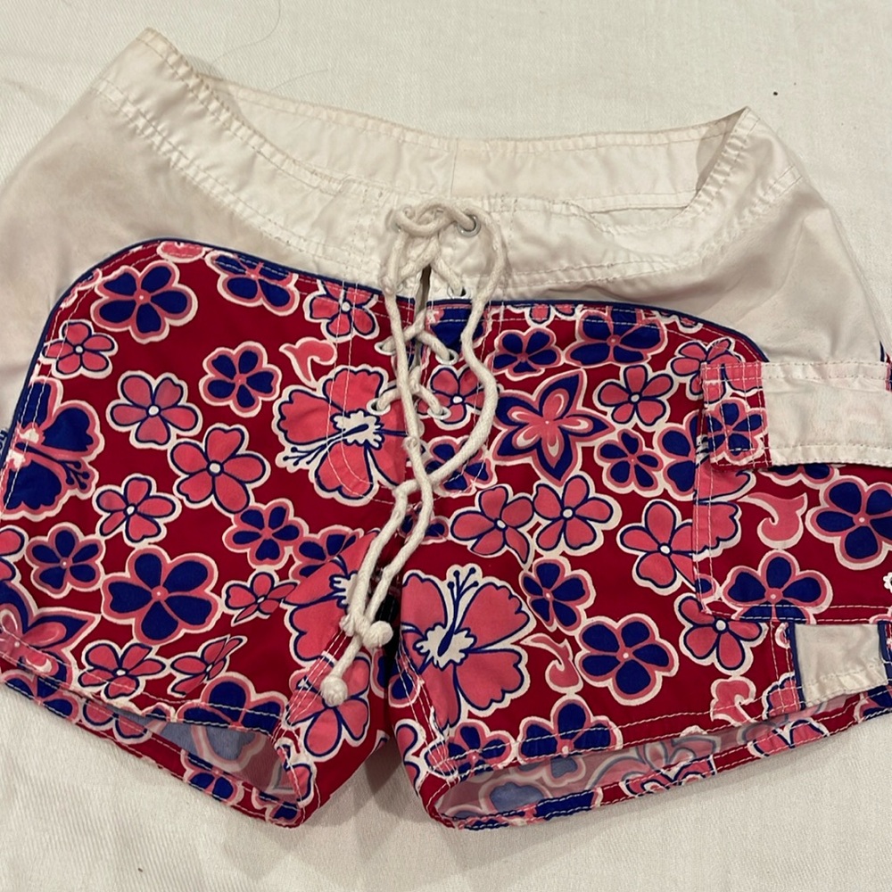 B1628 Hottie Hawaii shorts XS